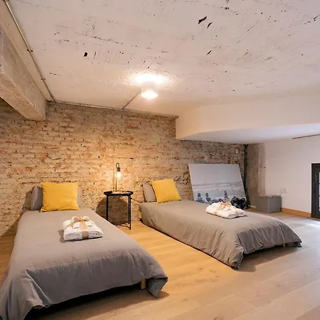 -malagasunapts-industrial Loft Citycentre Apartment